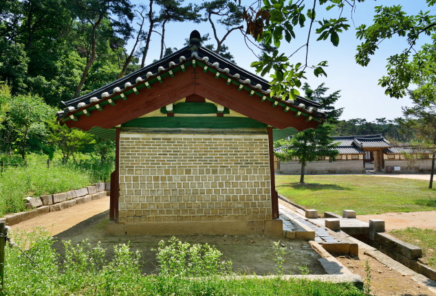 대한제국 1대 고종 홍릉의 수라간 좌측면